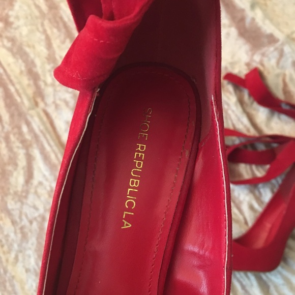 Red heels - Picture 2 of 3